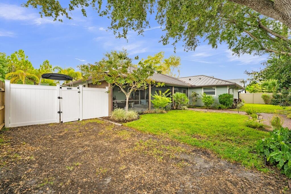 GREENVIEW SHORES 1 OF WELLINGTON - Residential
