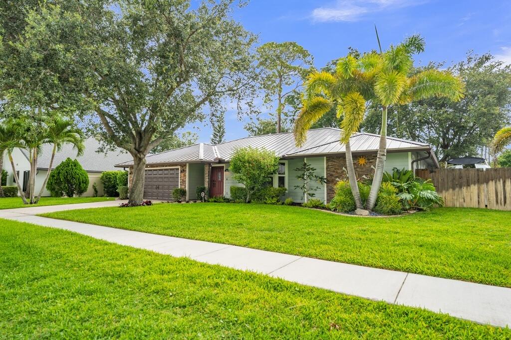 GREENVIEW SHORES 1 OF WELLINGTON - Residential