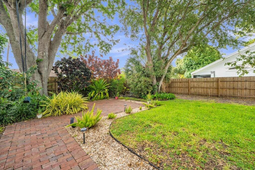 GREENVIEW SHORES 1 OF WELLINGTON - Residential
