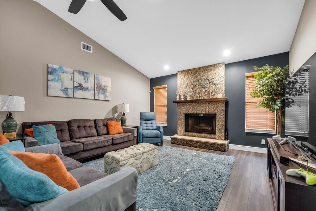 GREENVIEW SHORES 1 OF WELLINGTON - Residential