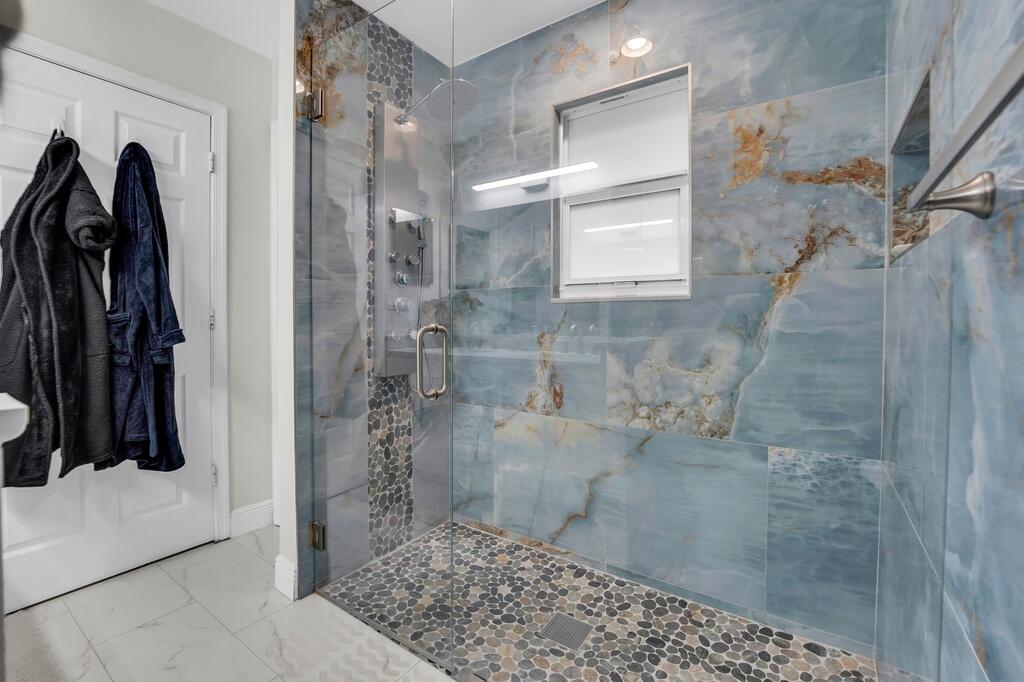 GREENVIEW SHORES 1 OF WELLINGTON - Residential