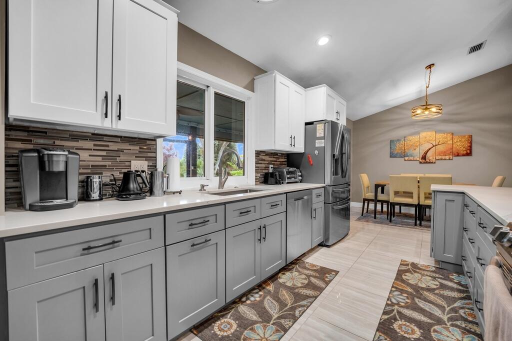 GREENVIEW SHORES 1 OF WELLINGTON - Residential