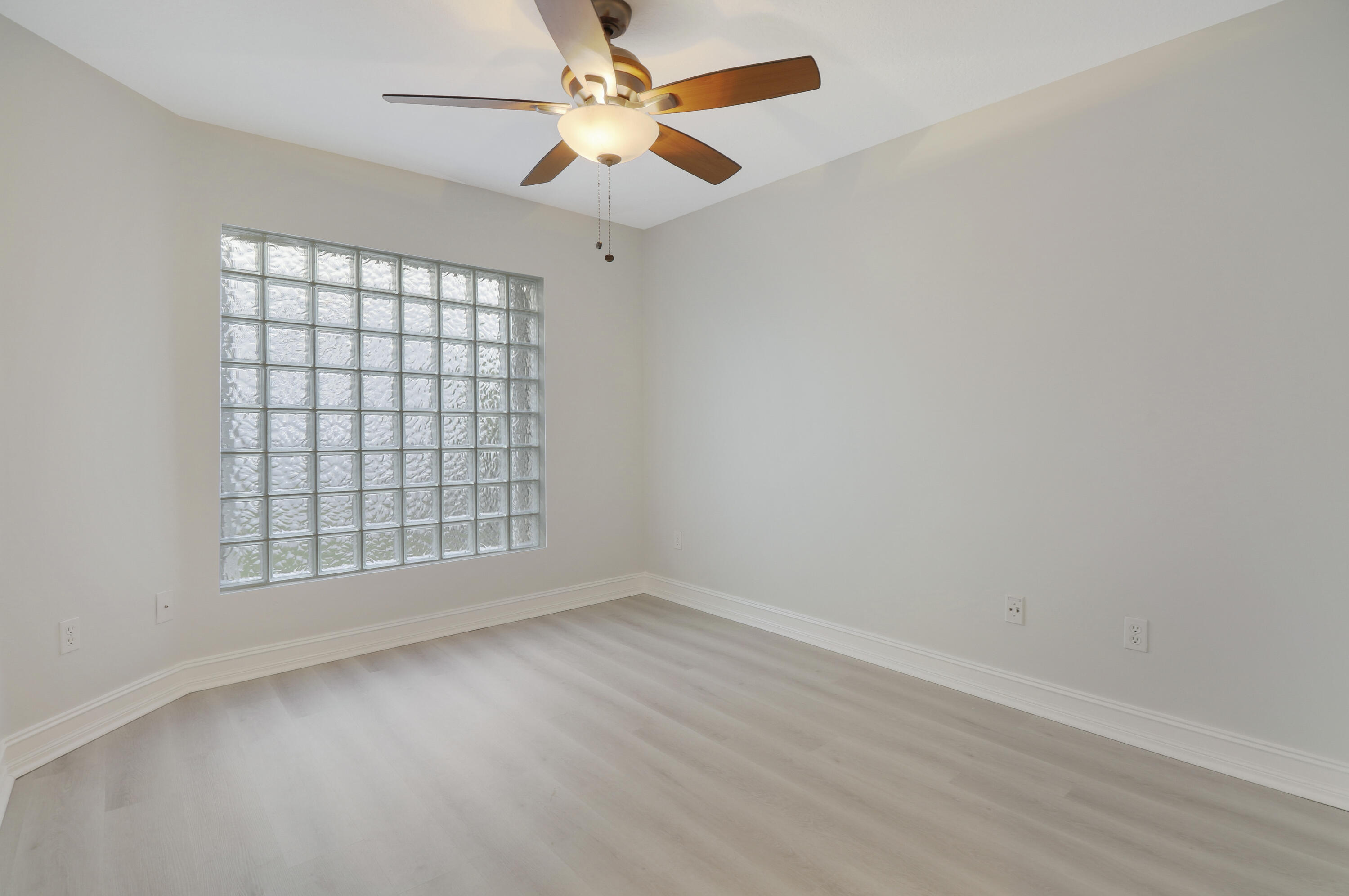 CANYON ISLES 1 - Residential Lease
