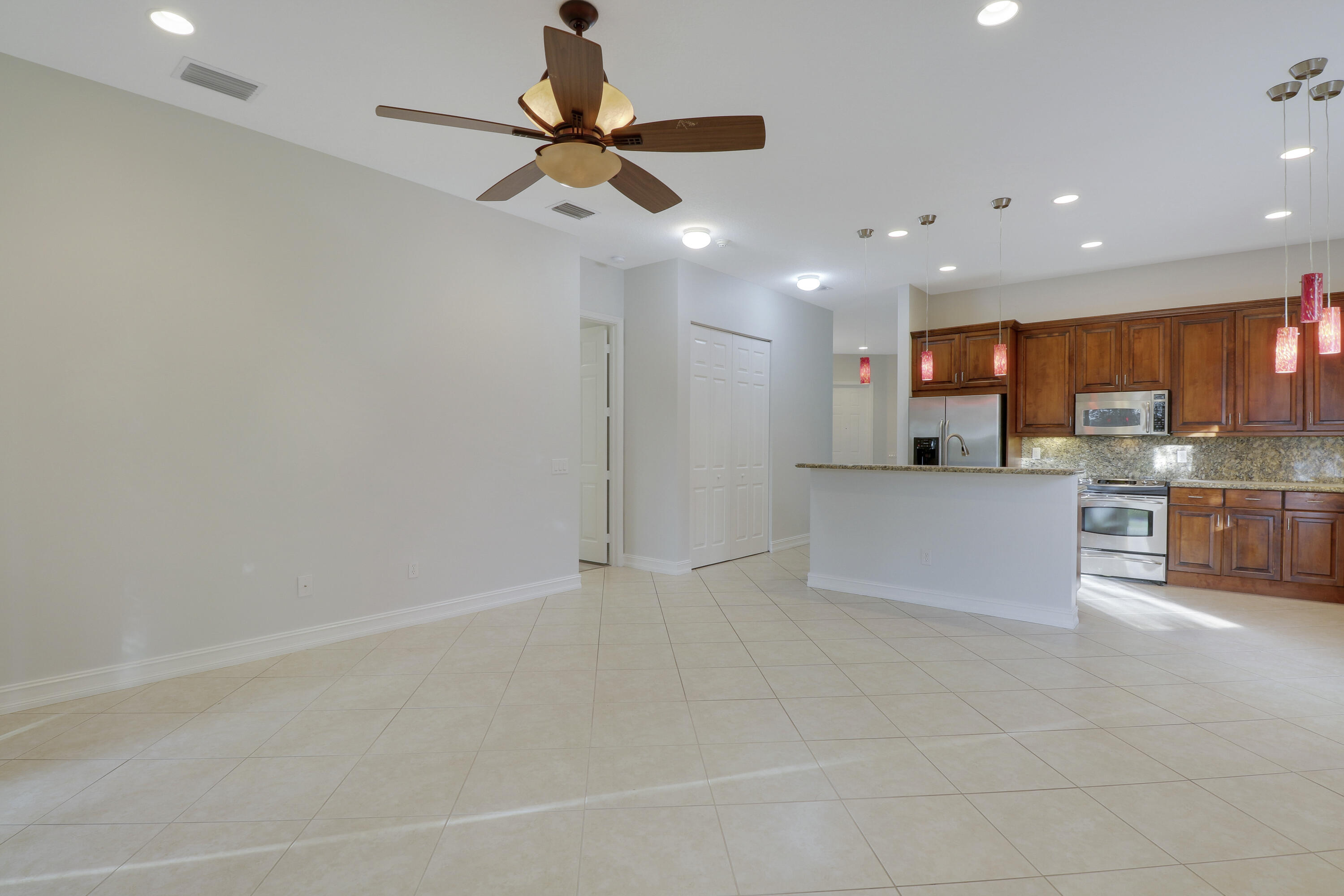 CANYON ISLES 1 - Residential Lease