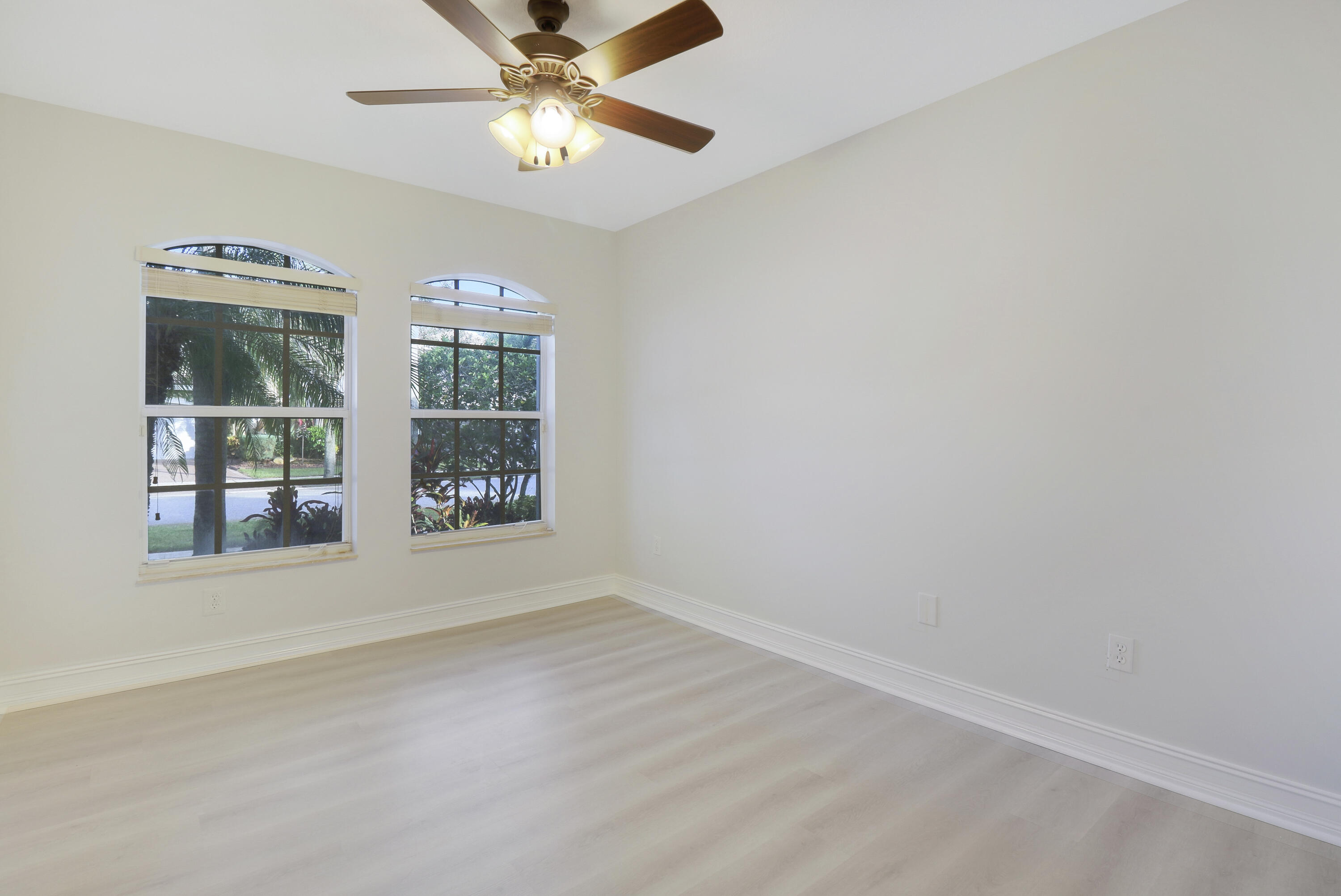 CANYON ISLES 1 - Residential Lease