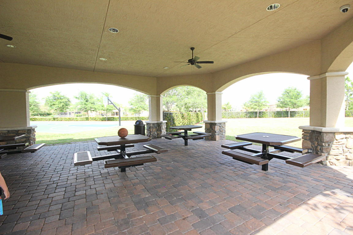CANYON ISLES 1 - Residential Lease