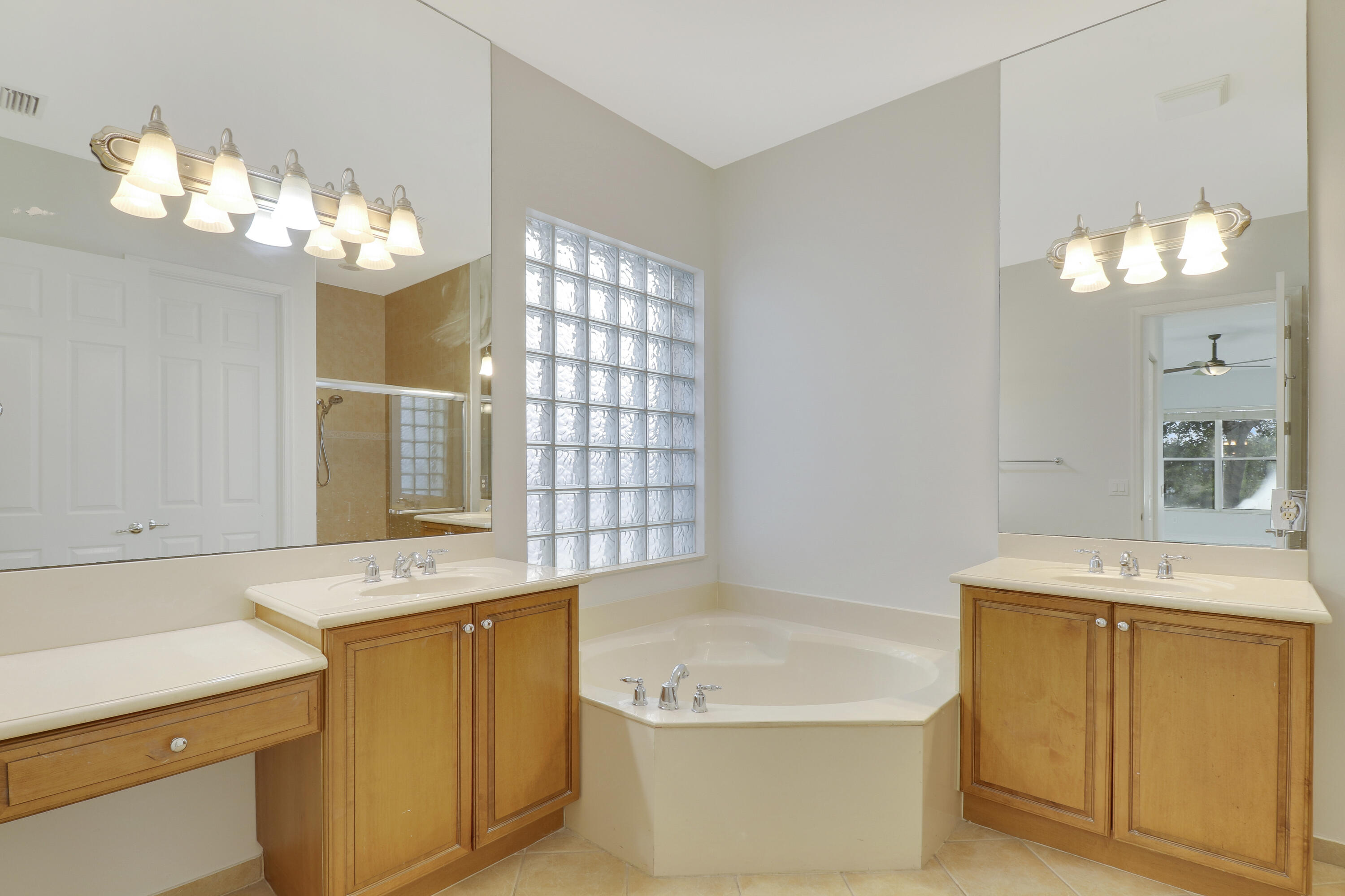 CANYON ISLES 1 - Residential Lease