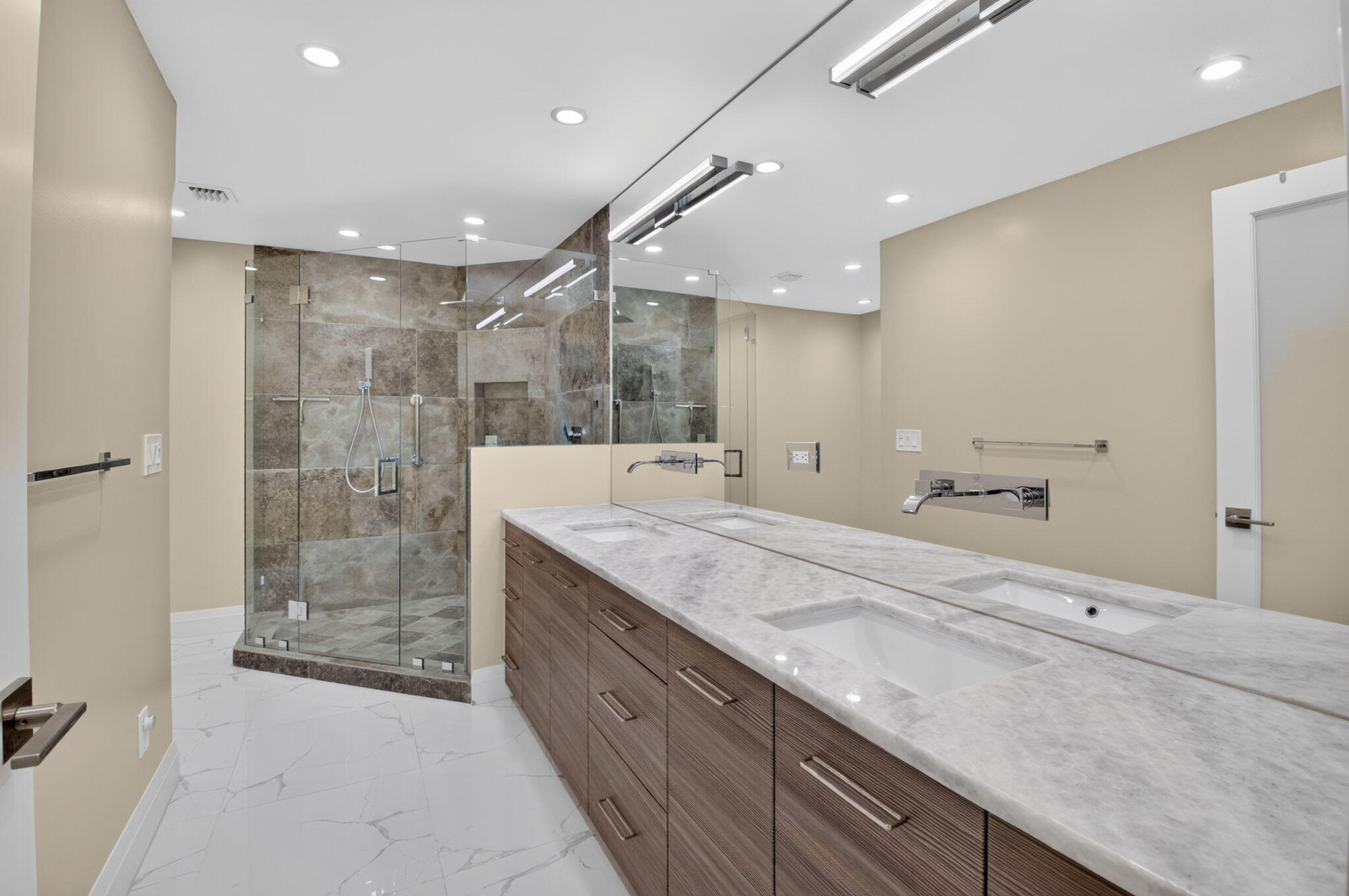 GLENEAGLES CONDO I - Residential