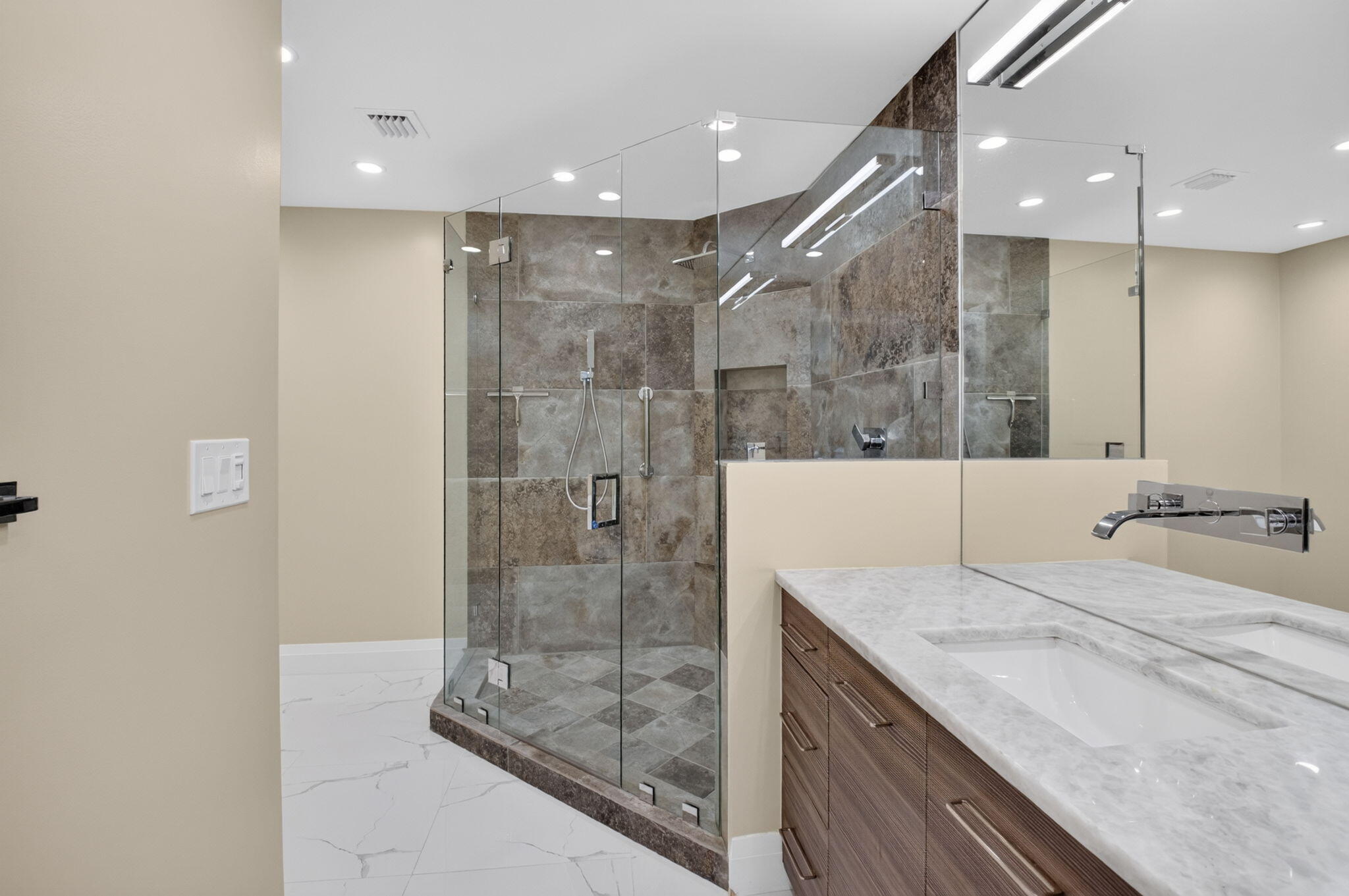 GLENEAGLES CONDO I - Residential