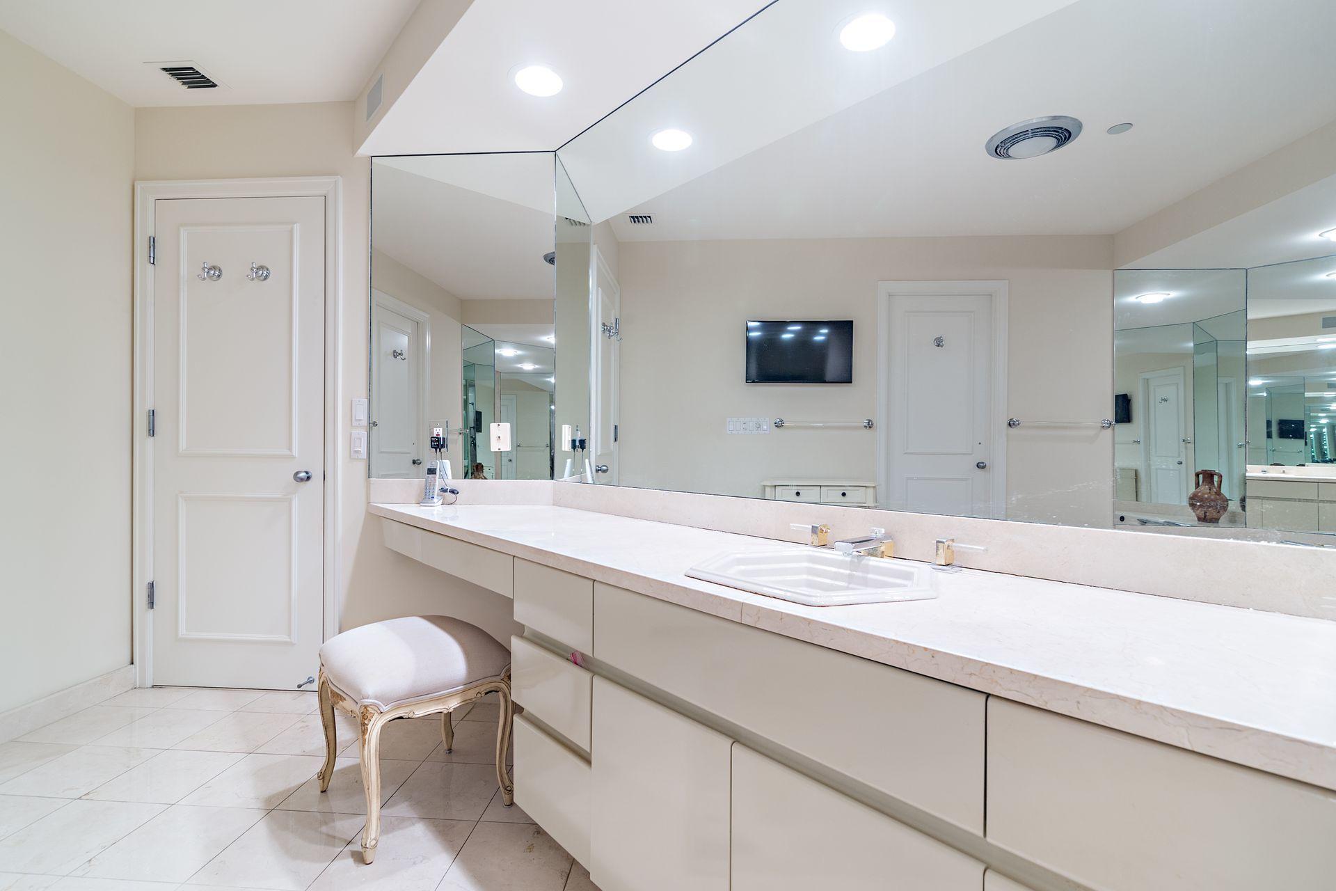 TWENTY SEVEN SEVENTY SOUTH OCEAN BLVD - Residential