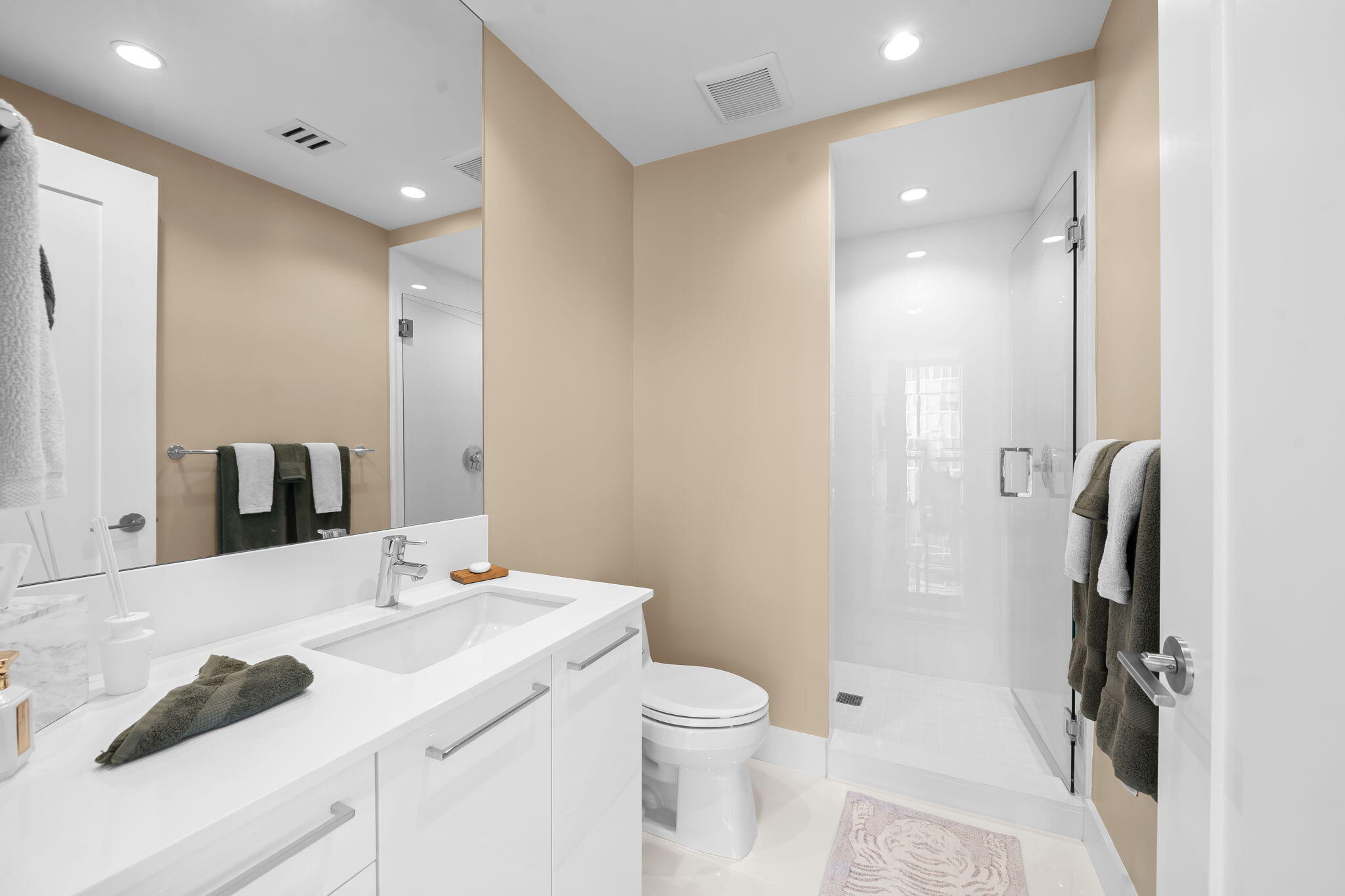 100 LAS OLAS CONDO - Residential
