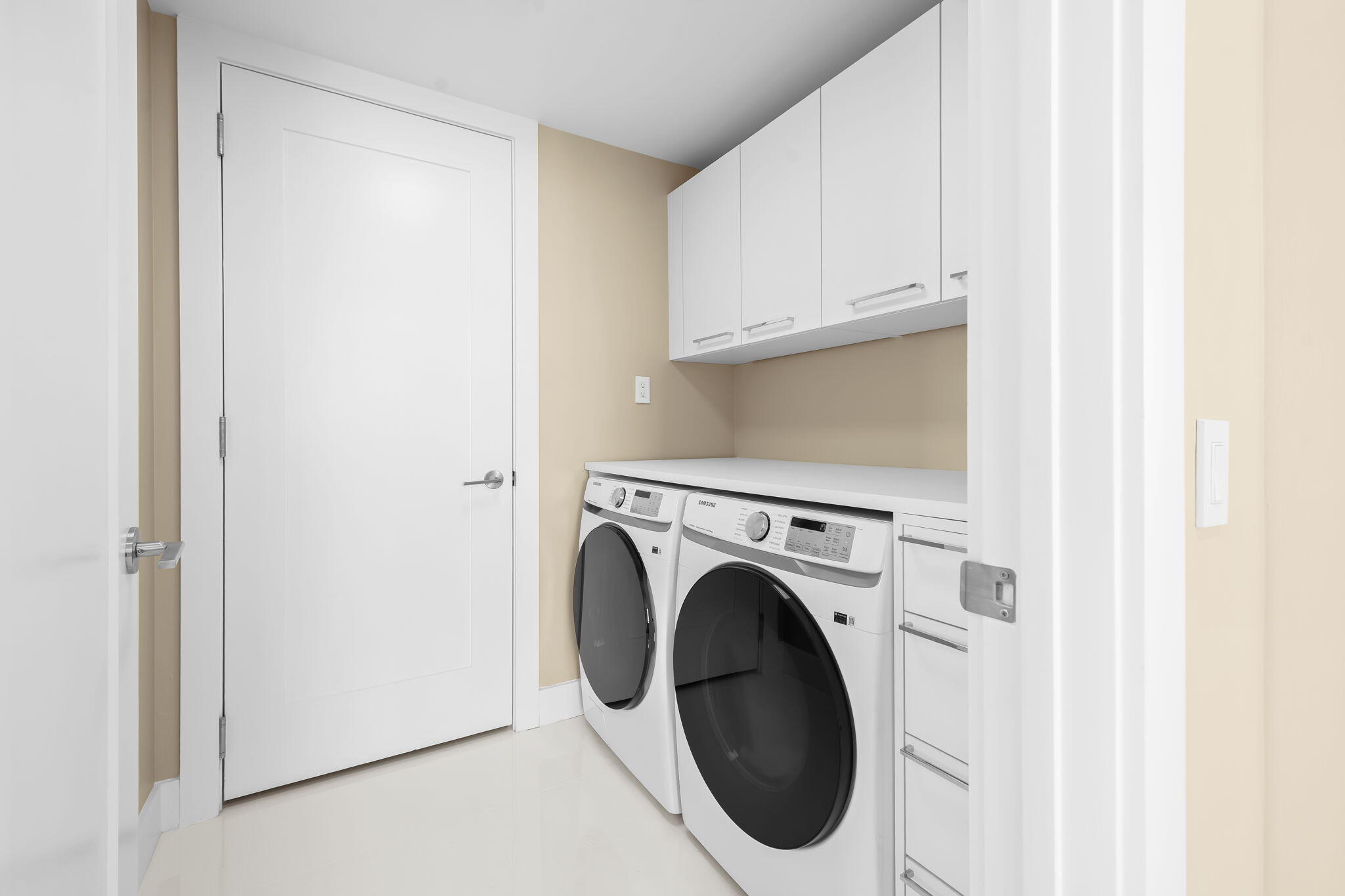 100 LAS OLAS CONDO - Residential