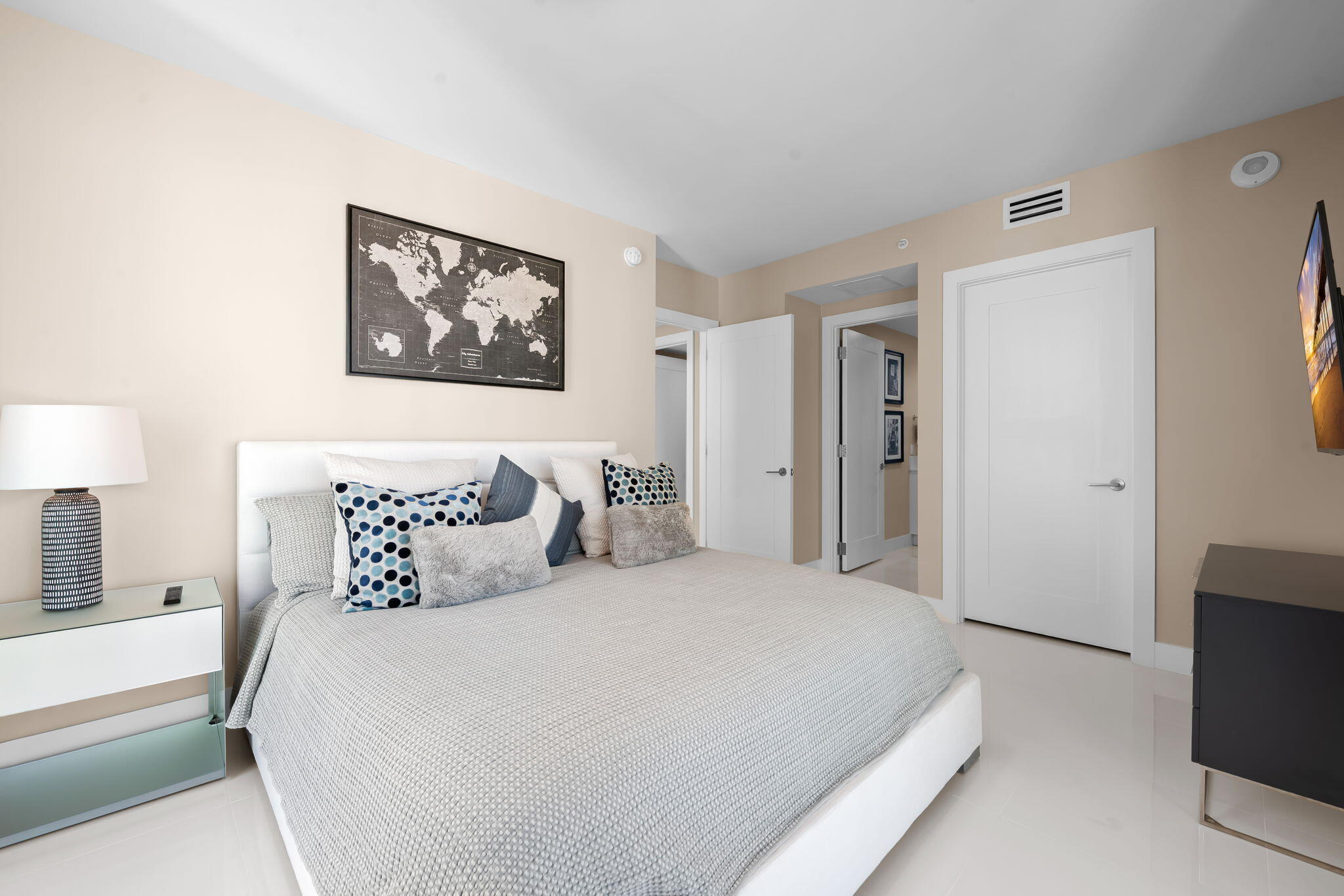 100 LAS OLAS CONDO - Residential