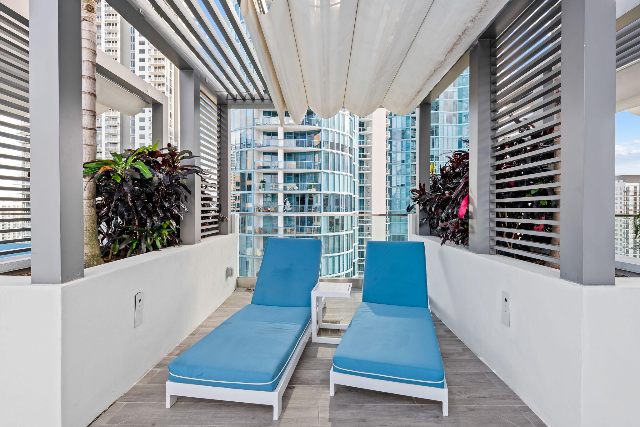 100 LAS OLAS CONDO - Residential