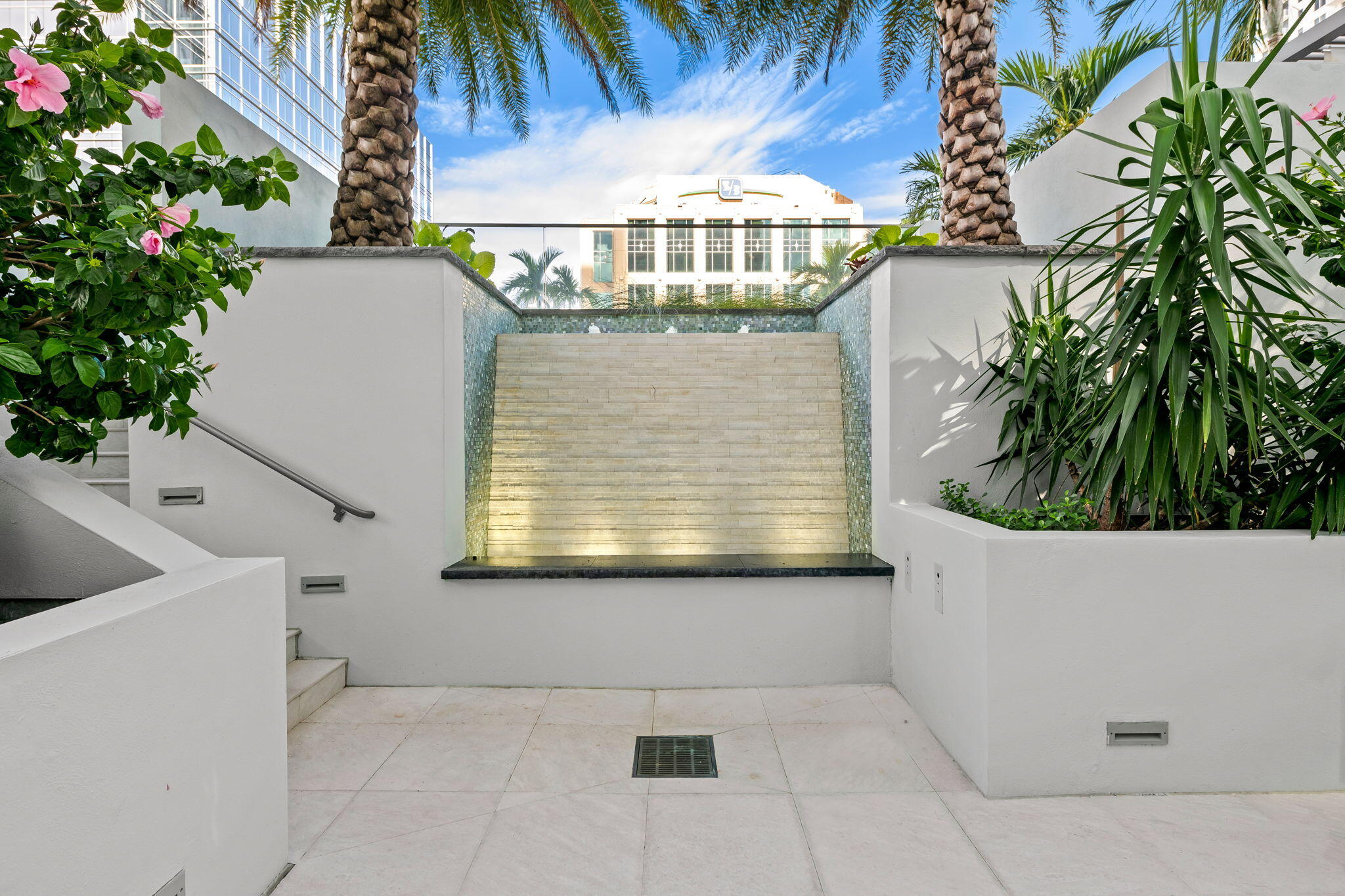 100 LAS OLAS CONDO - Residential