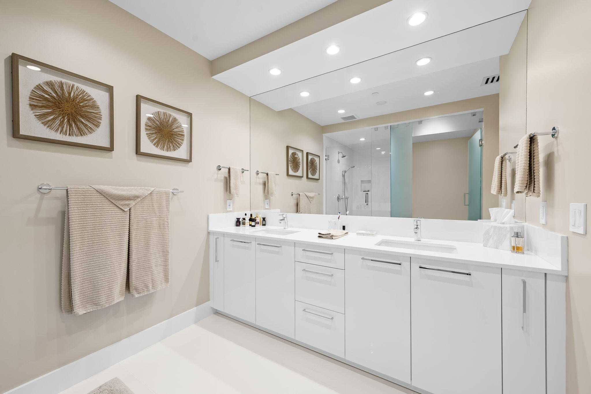 100 LAS OLAS CONDO - Residential