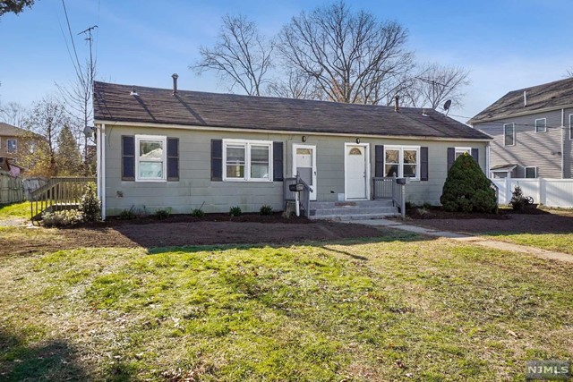 Newly renovated 3 bedroom, 1 bath home. One floor living. Easy access to schools, highways and shopping.