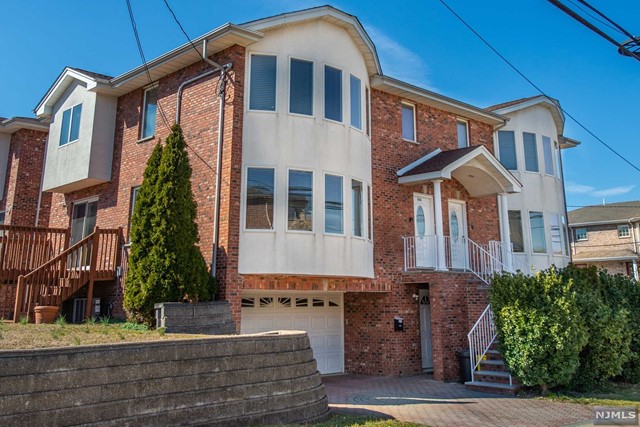 VERY CONVENIENT LOCATION. BRIGHT WELL-MAINTAINED 3 BEDROOM AND 3.5 BATH DUPLEX.3MINS WALK TO BROAD AVE AND NYC EXPRESS BUS STOP.FIRST FLOOR FEATURES LIVING ROOM,DINNING ROOM AND KITCHEN, RECENTLY UP DATED NEW SS APPLIANCE IN THE KITCHEN.ALSO NEW WASHER AND DRYER.SECOND FLOOR FEATURES OVERSIZED MASTER BEDROOM WITH MASTER BATH.