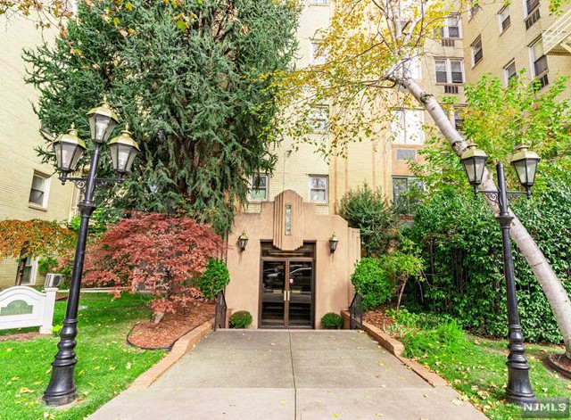Welcome to your new home in the heart of Newark, New Jersey! This delightful 1-bedroom, 1-bathroom condo is the perfect blend of comfort and convenience. Nestled in a prime location next to Weequahic Park and walking distance from public transportation, this unit offers a serene retreat while being close to all the urban amenities Newark has to offer. The unit has upgrades everywhere you look, from paint to an updated bathroom to polished hardwood floors! With the unit being vacant, you have the unique opportunity to move in and make it your own without any delay. Whether you're a first-time homebuyer, downsizing, or seeking an investment property, this condo is a fantastic choice! Don't miss the opportunity to call this condo your home!