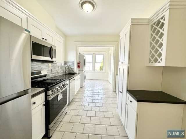 Commuters Dream! South facing renovated three bedroom with approximately 1,200 SqFt., 9 1/2 ft. ceilings and your own terrace offering partial views of Manhattan! Large living room with bonus room leading out to the terrace, three generous sized bedrooms, new flooring, new vanity and glass shower doors in the bathroom and a brand new renovated kitchen with SS appliances and your own washer/dryer in unit! Great location just a 1/2 block to Boulevard East with multiple NJ Transit bus lines, Jitney buses, the Light Rail and NY Waterway Ferries nearby. Garage parking for one car available for an additional fee. Tenants pay for electric & gas, landlord pays for water & sewer. One month broker fee paid by tenants.