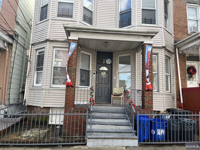 Newly renovated one bedroom apartment close to shopping, transportation and highway. Heat and gas is included. Section 8 is welcomed.