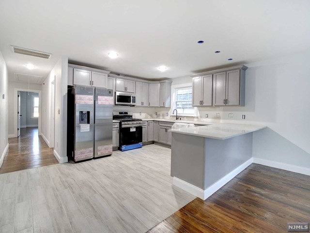 THREE BEDS 2 FULL BATHS IN THIS BRAND NEW CONSTRUCTION HOME! BE THE FIRST TO LIVE IN THIS LUXURY STYLED 2ND FLOOR APARTMENT IN NORTH NEWARK. FEATURES BRAND NEW APPLIANCES AND LAUNDRY HOOKUPS IN THE UNIT. ONE PARKING SPOT IN THE DRIVEWAY RESERVED. LARGE MASTER BED AND MASTER BATH WITH WALK IN CLOSET SPACE AND SPACIOUS OPEN CONCEPT LIVING ROOM/KITCHEN.CENTRAL AIR/HEAT! STILL CURRENTLY UNDER RENOVATION.WILL BE COMPLETED END OF JANUARY.