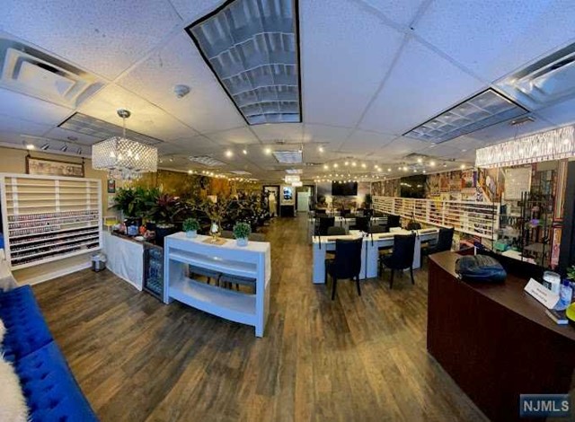 TURN KEYS NAILS SALON