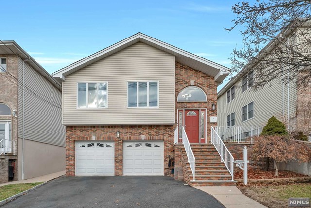 Welcome to this beautiful ground floor apartment. Walk into a grand living room/dining room with tastefully tiled floors and recessed lighting. The kitchen features granite countertops and stainless-steel appliances. Followed by a generously sized, wood tiled bedroom and gorgeous bathroom. All freshly painted and newly renovated. Plenty of off-street parking available. ALL UTILITIES AND WIFI INCLUDED!