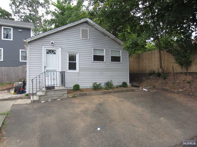 Beautiful one bedroom and one full bath Ranch. New floors and freshly painted. Two parking spaces. Close to park and schools. Interview and credit check required.