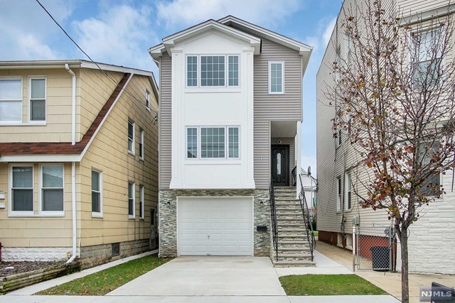 Beautiful brand new apartment w/ 3bedrroms and 2 bathrooms. Master suite has its own private bath and a walk in closet. Modern kitchen with granite counters and stainless steel appliances. Laundry in apartment. Attic for extra storage.