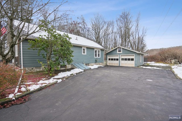 Beautiful House for rent with an easy commute straigt ride to Route 15. This 2 Bedroom/ 1 Bath home has brand new Central Air for cool or heated air. Landlord is in the process of converting to City water, Currently well water. This house will be energy efficient with new utlities added such as Gas heat and Hot water tank. Tenant will be responsible for snow and maintenance of the yard as well as all utilities.