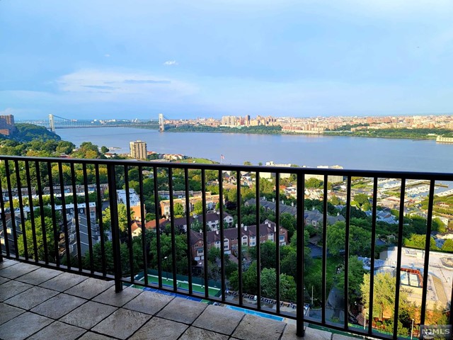 BEAUTIFUL DELUXE 23RD FLOOR B LINE CONDO IN LUXURY, FULL-SERVICE HIGH-RISE BUILDING. CORNER UNIT WITH AMAZING MANHATTAN, GW BRIDGE AND HUDSON RIVER VIEWS AND A PRIVATE 30 FOOT TERRACE. ONE OF THE LARGEST 2 BEDROOM, 2 BATH UNIT IN WINSTON TOWERS WITH OPEN FLOOR PLAN. SPACIOUS PRIMARY BR W/LARGE WALK-IN CLOSET. COMFORTABLE WHITE KITCHEN WITH LOVELY VIEWS AND NICELY MAINTAINED MARBLE BATHROOMS. WINSTON TOWER OFFERS:24 HOUR DOORMAN, POOLS, HEALTH CLUB, TENNIS COURTS, CHILDREN'S PLAYGROUND, COMMUNITY ROOMS AND MINUTES TO HIGHWAYS AND MANHATTAN. EASY COMMUTE TO NYC RIGHT AT YOUR DOORSTEP. CLOSE PROXIMITY TO SCHOOLS, RESTAURANTS, SHOPPING, HOUSES OF WORSHIP. DON'T MISS THIS GREAT OPPORTUNITY!