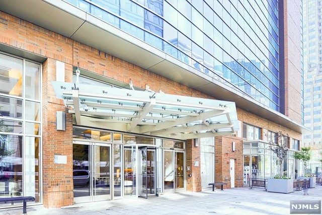 Priced to Rent! A stunning 1 Bed with Garage Parking available for rent in Jersey City's Premier Luxury Waterfront Building. Floor-to-ceiling windows, hardwood floors, plentiful closets, in-unit washer/dryer and modern finishes throughout. The European style kitchen features top-of-the-line appliances and generous cabinet space. A large bathroom equipped with dual facets and a linen closet. Over 44,000 SQFT of resort-like amenities include: state-of-the-art fitness center, yoga/Pilates room, pool, barbecue area, jacuzzi, sauna, steam room, virtual golf, game room, playroom, multiple resident lounges, screening room, conference room, plus much more! Around the corner from all major public transportation (PATH, light rail, ferry), restaurants and shops. Gourmet supermarket & coffee shop at the base of the building. One Car Garage Parking Included!