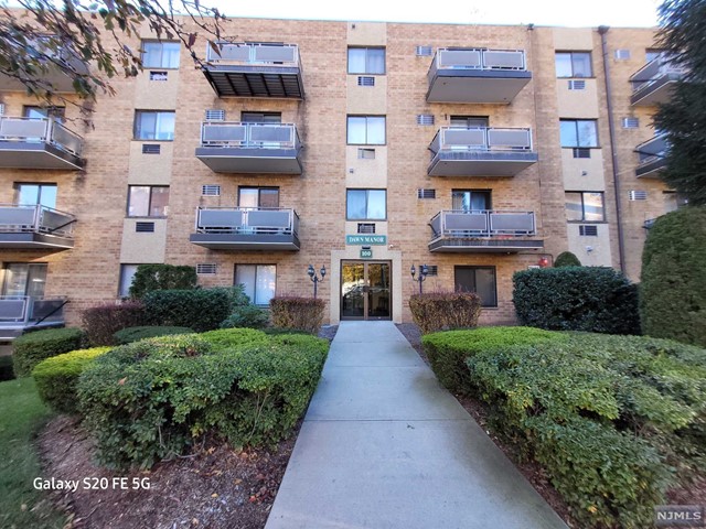 Newly renovated 1 bedroom with balcony in quiet building conveniently located near Hackensack Hospital. Steps from public transportation, local shopping and dining. Easy access to major highways. NO SECURITY DEPOSIT REQUIRED, only a one time non-refundable refurbishing fee of $600. Heat & Hot Water included! Building wired for FIOS and Optimum. Off street parking space or garage and storage (if available) for monthly fee.