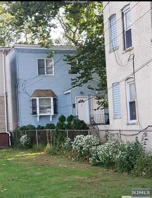 Renovated and move in ready, 2 Br generously size, brand new hot water ,brand new boiler, oakwood hardwood floor all samsung appliance, wine cooler. closed to mayor highway and min aways from public transportation. It's a must see. SHOWING START Monday 10/11/2021
