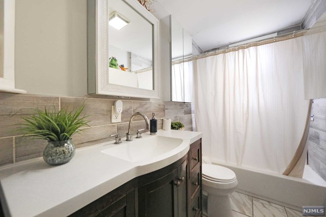 Available for immediate occupancy. Updated 2 bedroom 1 bathroom apartment first floor in a 2 family house. Spacious & modern. Rear door to private wooden deck. Shared yard space. Laundry in basement included in rent. No driveway only permitted street parking for residents. Video Tour https://youtu.be/ifNJfI1-qgE Tenants required to maintain renter's insurance. Credit & background checks performed $50 per applicant application fee. The entire property is also currently listed for sale.