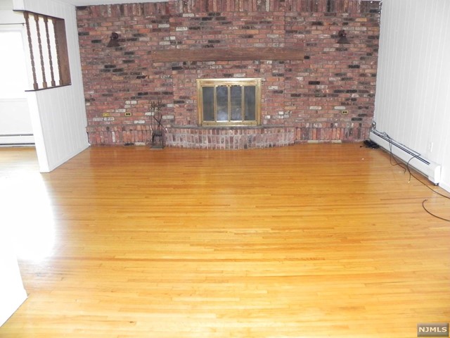 THIS NEWLY PAINTED RENTAL UNIT IS LOCATED ON A DEADEND STREET. THE UNIT FEATURES A LARGE LIVING ROOM WITH A GAS FIREPLACE, FOLLOWED BY THE DINING ROOM AND A NICE SIZE KITCHEN. THE 2 BEDROOMS ARE SPACIOUS ALONG WITH A FULL BATH. THERE'S ALSO A LAUNDRY ROOM AND A BACK DOOR TO THE COVERED PATIO WHICH YOU CAN USE AT ANYTIME. THERE'S HARDWOOD FLOORS THROUGHOUT THE UNIT. NYC TRANSPORTATION IS 200 YARDS AWAY. CLOSE TO SCHOOLS, HOUSE OF WORSHIPS AND MORE. THE UNIT COMES WITH 2 PARKING SPACES. CALL TODAY TO SEE YOUR NEXT HOME.