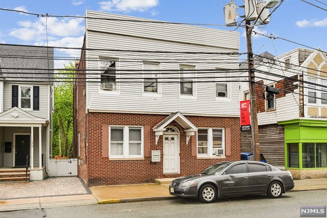 Spacious Montclair apartment in fabulous location. Features 1 BD, LR, Large EIK & Full Bath. Close to Shopping, Restaurants, NYC Transportation. Parking is available at a nearby property for an additional $75/mo.