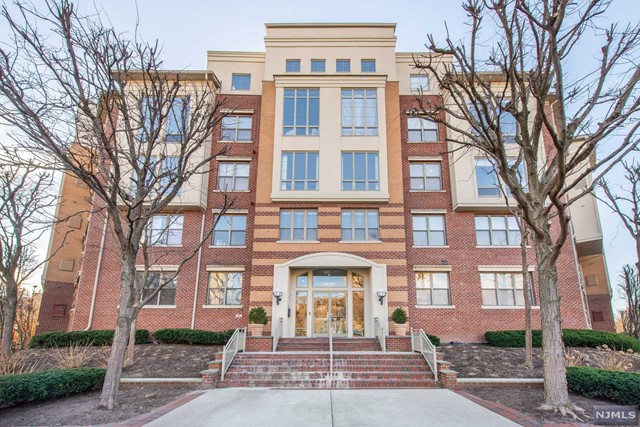 Experience a Luxury Lifestyle located in the highly sought-after Hudson Club community. This 1BR/1Bath Condo has Bamboo Floors throughout with Granite Countertops and s/s appliances. Floor to ceiling windows offer a partial view of NYC. Gas, water, hot water, parking, amenities, & cable/internet are included in the monthly maintenance. This premier waterfront community is fully accommodated with a Fitness Center, Pool, Basketball Courts, Tennis, Playground, Clubhouse, Concierge, & easy NYC access. Located just moments from the Ferry & NJ Transit Bus, ACME Grocery, & Starbucks outside your door, this incredible opportunity of indulgent living awaits!