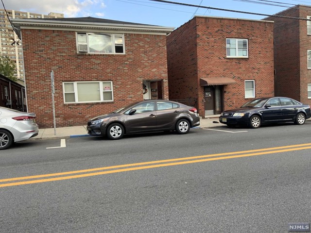 LARGE RENOVATED APARTMENT (1 BEDROOM) FOR RENT (1st FLOOR): (AVAILABLE JULY !ST) ONE MONTH SECURITY, (PETS ALLOWED) HOT / COLD WATER INCLUDED: FRESHLY PAINTED. LOCATED, IN THE BEST AND MOST CONVENIENT AREA OF CLIFFSIDE PARK: LOCATED ON PALISADE AVENUE AND NEAR ANDERSON AVENUE. PLENTY OF SHOPPING AND RESTAURANTS. CITY PLACE & IPIC MOVIE THEATER CLOSE. BUSES BOTH ON PALISADE AND ANDERSON AVENUE: MINUTES TO GEORGE WASHINGTON BRIDGE WHERE YOU CAN TAKE NEW YORK/ NEW JERSEY BUSES, (A TRAIN IS ON THE OTHER SIDE OF GW BRIDGE 20 MINUTES TO MIDTOWN), EXPRESS BUSES TO MANHATTAN. BUSES IN FRONT OF APARTMENT, MINUTES TO EDGEWATER WHERE FERRY IS LOCATED TO NYC. GARDEN STATE MALL, BERGEN MALL IS 20 MINUTE DRIVE. ALWAYS PLENTY OF PARKING ON THE STREET. LAUNDRY ACROSS THE STREET, SCHOOL ON PALISADE AVENUE.