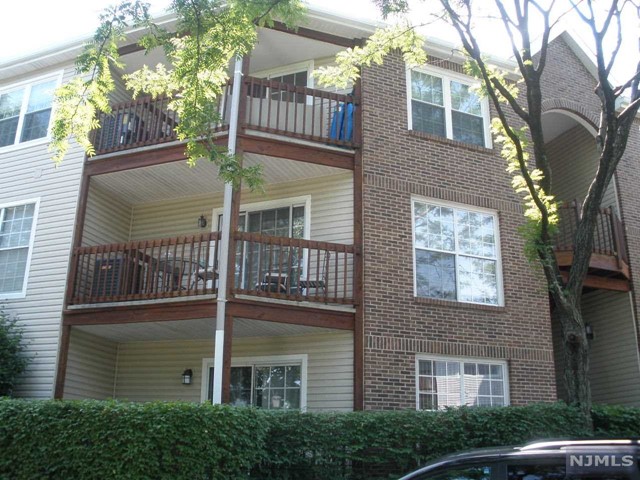 SPACIOUS BRIGHT 2BR UNIT IN PRESTIGIOUS TOWNHOUSE IN A GATED COMMUNITY. LARGE MASTER BEDROOM. RENOVATED BATHROOM, NEW FLOORS THROUGHOUT. ONE YEAR NEW WASHER AND DRYER. RENT INCLUDES CLUB HOUSE WITH INDOOR POOL, FITNESS AND SAUNA. 24HR SECURITY GATE HOUSE. CLOSE TO SCHOOL, PARK, VERY CONVENIENT NYC BUS & G.W. BRIDGE. NTN REPORT REQUIRED. TENANT PAYS FOR PREMIUM INTERNET IF THEY WISH FOR $60/MONTH. $450 MOVE-IN FEE AND $500 REFUNDABLE MOVING DEPOSIT.