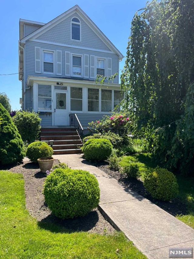 LARGE, BRIGHT & AIRY 2BR/1.5BTH IN WELL MAINTAINED SIDE-BY-SIDE 2 FAMILY HOUSE. LIVING ROOM, EAT-IN-KITCHEN, BEDROOM, FULL BATH & LAUNDRY RM W STORAGE, HARDWOOD FLOORS. UPSTAIRS OFFERS A LARGE LOFT-LIKE SPACE IDEAL FOR 2ND BR & FAMILY RM OR OFFICE W 1/2 BATH. CONVENIENTLY LOCATED CLOSE TO SHOPPING & TRANSPORTATION. LR, BR & LNDRY RM WILL BE FRESHLY PAINTED.TENANT IS RESPONSIBLE FOR SNOW REMOVAL.