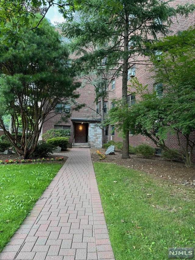 Totally upgraded largest studio in Linwood Park cooperative. Newer kitchen cabinets, SS appliances, Bathroom upgraded, ceiling lights. Walking distance to Linwood Plaza shopping and NY transportation is steps away. All offers must have copies of latest credit report and income tax return. Parking permit is $13.00 per month. Internet-cable is available for $55 per month.
