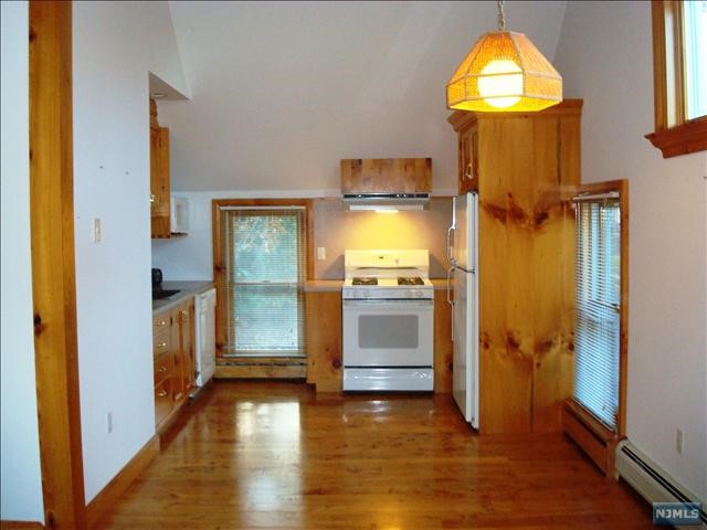 CONTEMPORARY 2 BEDROOM, RENOVATED APARTMENT, INCLUDING BONUS ROOM-GOOD FOR OFFICE/DEN WITH LARGE CLOSET. CENTRAL AIR. CONDO STYLE LIVING, BRIGHT AND AIRY, WITH AMAZING, CUSTOM, WOOD CABINETRY AND FLOORING. WASHER AND DRYER PROVIDED IN UNIT IN SEPARATE LAUNDRY CLOSET. LARGE, FULL BATHROOM. PLENTY OF CLOSETS. PARKING FOR 2+ CARS. 2ND FLOOR ABOVE ARCHITECT STUDIO IN HISTORIC SETTING. SMALL AREA OFF ENTRY FOR A BISTRO SET TO ENJOY OUTSIDE DINING! GREAT APARTMENT CLOSE TO TOWN AND TRANSPORTATION - DON'T MISS IT! (NON-SMOKING STRUCTURE). PETS ARE NOT PERMITTED. 2ND FLOOR ABOVE ARCHITECT STUDIO.