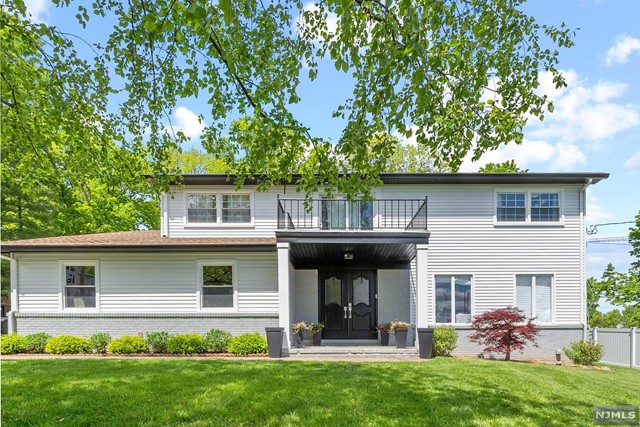 Tastefully renovated spacious home in desired Dey Hills neighborhood. 5 Bedrooms with 3 Full Baths, eat-in kitchen, rec-room and large yard. Primary bedroom with spa-like en-suite bath and walk-in-closet with custom built-ins. Convenient Laundry Washer/Dryer on top floor. Open and spacious lower level rec-room. Paver patio in yard plus additional raised seating/ fire-pit area. 2 car Garage with Electric Vehicle Charger. Long driveway- plenty of off street parking. Fully-Furnished Included!