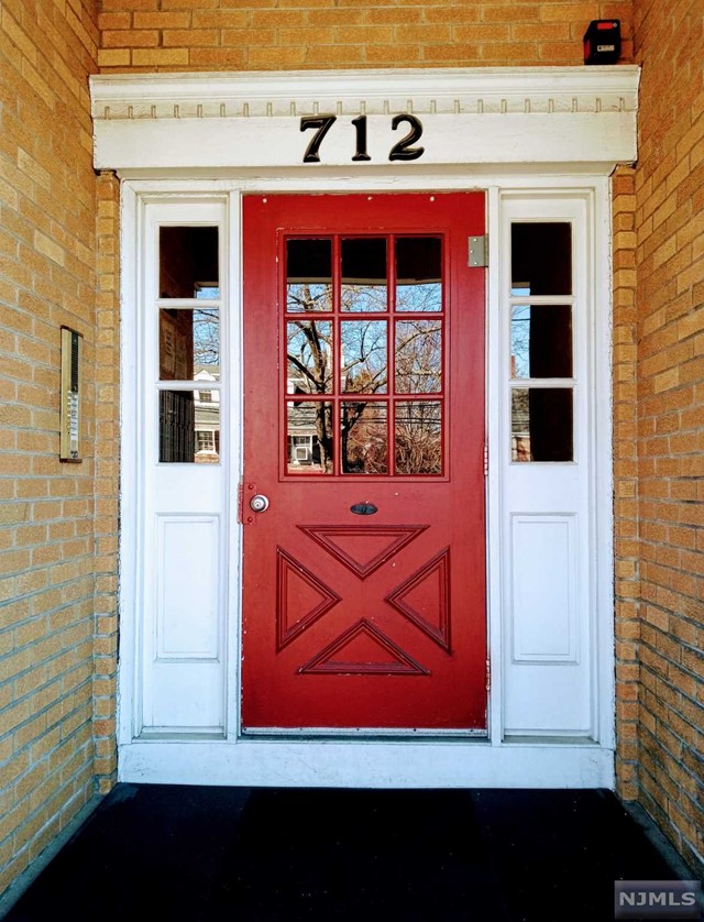 WELCOME TO THE HALLMARK! THIS SPACIOUS 1 BEDROOM, 1 BATH SUN-FILLED CONDO IS MOVE IN READY! FEATURES HARDWOOD FLOORS THROUGHOUT, AN OPEN FLOOR PLAN, ONE CAR GARAGE + AN ADDITIONAL PARKING SPACE, LAUNDRY ON THE GROUNDS AND STORAGE IN THE BASEMENT. IN ADDITION TO THERE IS A COMMON ROOM FOR USE BY RESIDENTS.CLOSE BY SHOPPING, WORSHIP, NYC TRANSIT, RESTAURANTS, MOVIES, SCHOOLS AND PARKS. MAKE THIS YOUR NEW HOME/INVESTMENT! CALL TODAY FOR YOUR TOUR!