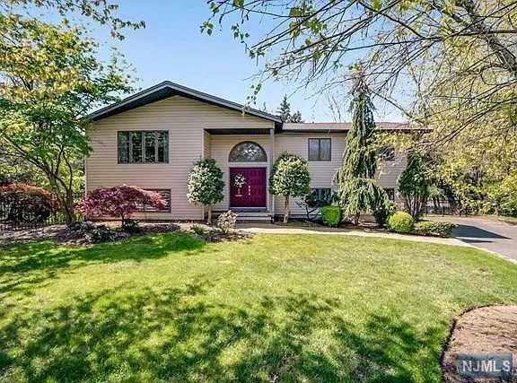Contemporary Bi-level home in desirable CUL-DE-SAC location. Double entry Door leading to large 2 Story entry foyer with coat closet. Generous size living room and formal dining room, modern kitchen with breakfast area. Access thru sliding glass door to the large deck. Master bedroom with wall to wall closet plus dressing area to full master bathroom with jacuzzi tub. Ground level offers two oversized garage with lots of storage space, family room with fireplace, also has access to the backyard & patio. Large ,Wide driveway accommodate more than 6 cars. Close to shopping, worship, bank, school, & Nature center, etc.