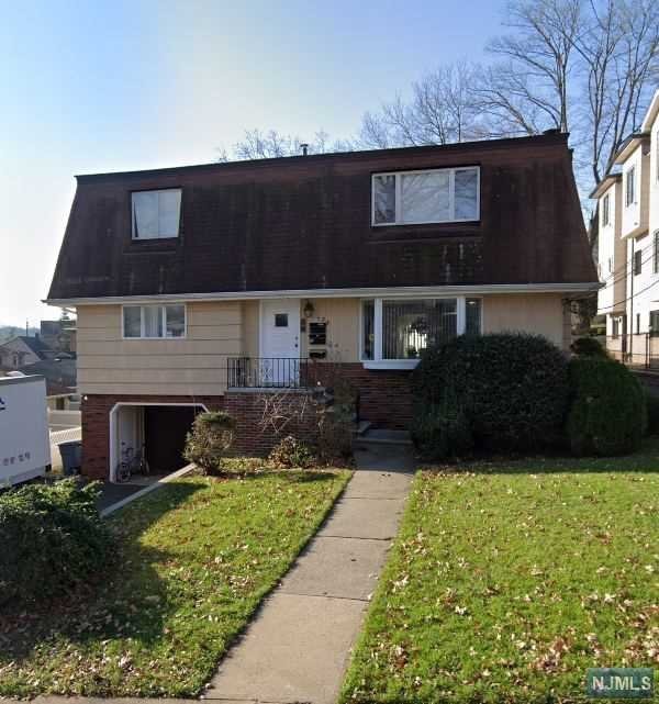 Very cozy, bright and nice 2 bedrooms and 2 baths for rent. Quiet neighborhood and only few blocks away from Broad ave. Nyc express bus stop and shops are within walking distance. Washer and dryer in the unit and it has a nice terrace in the master bedroom. Pictures were taken prior to the current tenants move-in.
