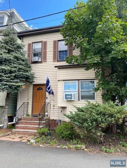 Renovated first floor studio apartment in a 3 family house. Open and bright flexible living space, kitchen area with updated cabinets and stainless steel appliances, bathroom with stand up shower, laundry in unit. Driveway parking for 1 car. Close to shopping, restaurants and all local conveniences, public transportation near by, close to NY border and major highways.