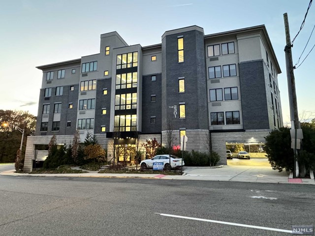 Fort Lee's -- the 2301! the 2301 features modern units with spacious floor-plans & high end finishes. Some highlights include: beautiful modern kitchens w/ stainless steel appliances, full kitchen island, blackout shades in bedrooms, 1% shades on all other windows, large washer and dryer in each unit. *1 parking spot included in the rent; 2nd space: $100/month. Minutes away from the George Washington Bridge and all major highways. Within blocks to all Fort Lee has to offer. *$1000 rent security deposit to qualified tenants. * pet fee and pet weight limit applies. *Tenant responsible for all utilities.